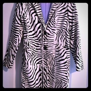 Mid-length zebra print spring coat